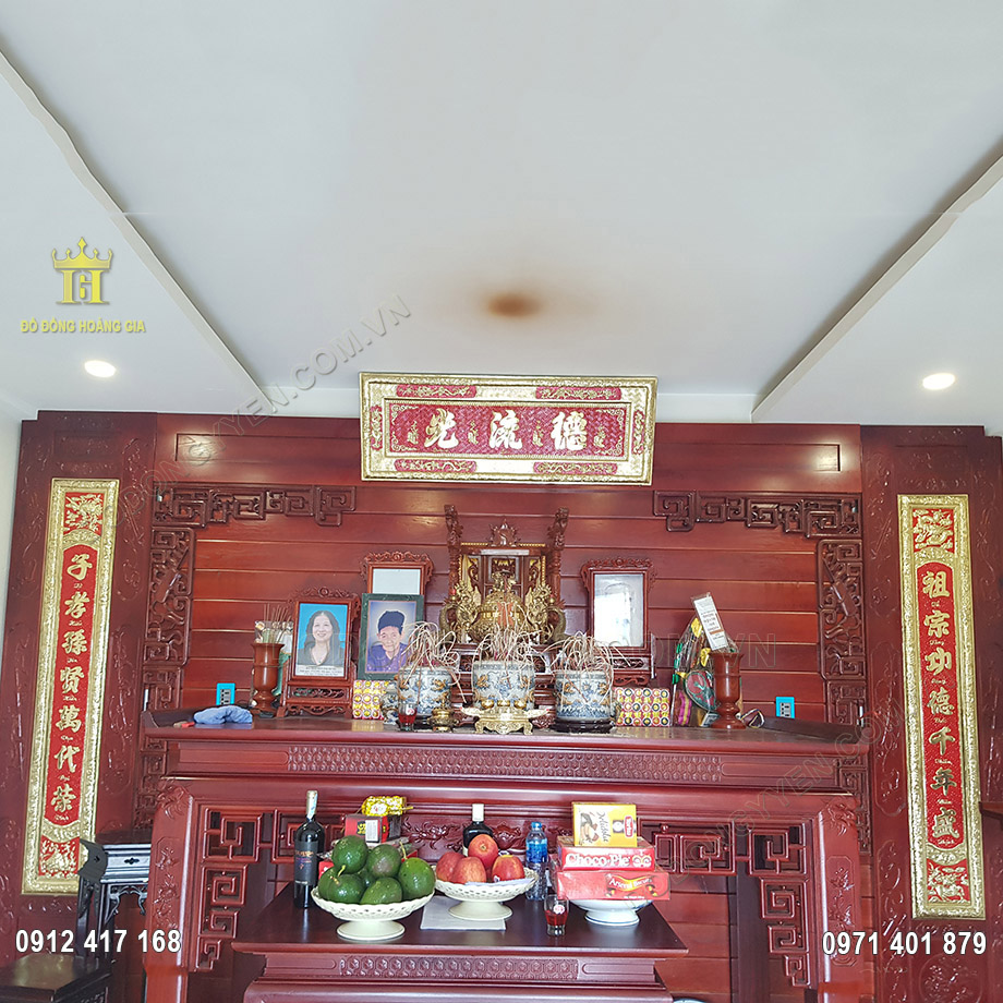 Ho&agrave;nh Phi C&acirc;u Đối Đồng V&agrave;ng Nền Đỏ 1M76